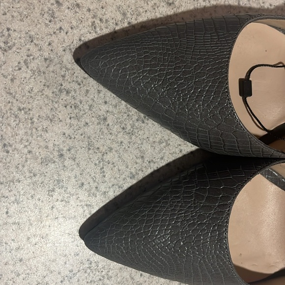 Zara court shoe size 38 two tone black and Gary 3.5 heel height never worn - Picture 6 of 7